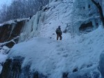 Jizersk ledopdy: Zimn Horokola CK Kl - Lezen ledopd, Leton zima ledoborcm peje a ledopdy natkaj do krsnch rozmr.... - fotografie 15