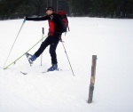 Pr fotek ze Zkladn kurzu Skialpinismu, Velmi dobr snhov podmnky (pranek) provili astnky a jejich lyask schopnosti. Lavinov riziko posuzovali vichni za ndhernho poas a tak mrz vydepat jen jednu astnici... - fotografie 14