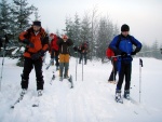 Pr fotek ze Zkladn kurzu Skialpinismu, Velmi dobr snhov podmnky (pranek) provili astnky a jejich lyask schopnosti. Lavinov riziko posuzovali vichni za ndhernho poas a tak mrz vydepat jen jednu astnici... - fotografie 40