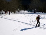 Pr fotek ze Zkladn kurzu Skialpinismu, Velmi dobr snhov podmnky (pranek) provili astnky a jejich lyask schopnosti. Lavinov riziko posuzovali vichni za ndhernho poas a tak mrz vydepat jen jednu astnici... - fotografie 52