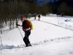 Pr fotek ze Zkladn kurzu Skialpinismu, Velmi dobr snhov podmnky (pranek) provili astnky a jejich lyask schopnosti. Lavinov riziko posuzovali vichni za ndhernho poas a tak mrz vydepat jen jednu astnici... - fotografie 54