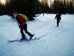 Pr fotek ze Zkladn kurzu Skialpinismu, Velmi dobr snhov podmnky (pranek) provili astnky a jejich lyask schopnosti. Lavinov riziko posuzovali vichni za ndhernho poas a tak mrz vydepat jen jednu astnici... - fotografie 61