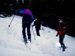 Pr fotek ze Zkladn kurzu Skialpinismu, Velmi dobr snhov podmnky (pranek) provili astnky a jejich lyask schopnosti. Lavinov riziko posuzovali vichni za ndhernho poas a tak mrz vydepat jen jednu astnici... - fotografie 89