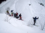 Pr fotek ze Zkladnho kurzu SKIALPINISMU, Tce na cviiti - lehce na bojiti! Tentokrt nm Krakono pichystal nron podmnky v podob zmklho a probedlho snhu a krusty. Hluboce smekm ped vemi astnky a jejich lyaskmi schopno - fotografie 32