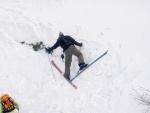 Pr fotek ze Zkladnho kurzu SKIALPINISMU, Tce na cviiti - lehce na bojiti! Tentokrt nm Krakono pichystal nron podmnky v podob zmklho a probedlho snhu a krusty. Hluboce smekm ped vemi astnky a jejich lyaskmi schopno - fotografie 46