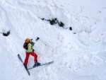 Pr fotek ze Zkladnho kurzu SKIALPINISMU, Tce na cviiti - lehce na bojiti! Tentokrt nm Krakono pichystal nron podmnky v podob zmklho a probedlho snhu a krusty. Hluboce smekm ped vemi astnky a jejich lyaskmi schopno - fotografie 47