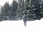 Pr fotek ze ZKLADNHO KURZU SKIALPINISMU, Sobotn praanov nhul si vichni uili dosytosti. Nekuten radost z yovn na nedotench svazch, prost let! Nedln lavinov blok byl dky snhovmu masakru opravdu prvotdn! koda jen toho  - fotografie 14