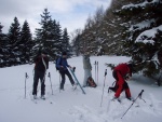 Pr fotek ze ZKLADNHO KURZU SKIALPINISMU, Sobotn praanov nhul si vichni uili dosytosti. Nekuten radost z yovn na nedotench svazch, prost let! Nedln lavinov blok byl dky snhovmu masakru opravdu prvotdn! koda jen toho  - fotografie 25