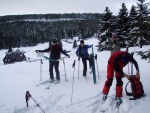 Pr fotek ze ZKLADNHO KURZU SKIALPINISMU, Sobotn praanov nhul si vichni uili dosytosti. Nekuten radost z yovn na nedotench svazch, prost let! Nedln lavinov blok byl dky snhovmu masakru opravdu prvotdn! koda jen toho  - fotografie 26