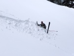 Pr fotek ze ZKLADNHO KURZU SKIALPINISMU, Sobotn praanov nhul si vichni uili dosytosti. Nekuten radost z yovn na nedotench svazch, prost let! Nedln lavinov blok byl dky snhovmu masakru opravdu prvotdn! koda jen toho  - fotografie 34