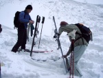 Pr fotek ze ZKLADNHO KURZU SKIALPINISMU, Sobotn praanov nhul si vichni uili dosytosti. Nekuten radost z yovn na nedotench svazch, prost let! Nedln lavinov blok byl dky snhovmu masakru opravdu prvotdn! koda jen toho  - fotografie 40