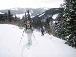 Pr fotek ze ZKLADNHO KURZU SKIALPINISMU, Sobotn praanov nhul si vichni uili dosytosti. Nekuten radost z yovn na nedotench svazch, prost let! Nedln lavinov blok byl dky snhovmu masakru opravdu prvotdn! koda jen toho  - fotografie 48