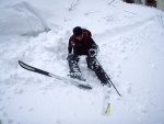 Pr fotek ze ZKLADNHO KURZU SKIALPINISMU, Sobotn praanov nhul si vichni uili dosytosti. Nekuten radost z yovn na nedotench svazch, prost let! Nedln lavinov blok byl dky snhovmu masakru opravdu prvotdn! koda jen toho  - fotografie 68