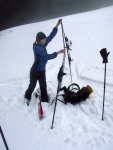 Pr fotek ze ZKLADNHO KURZU SKIALPINISMU, Sobotn praanov nhul si vichni uili dosytosti. Nekuten radost z yovn na nedotench svazch, prost let! Nedln lavinov blok byl dky snhovmu masakru opravdu prvotdn! koda jen toho  - fotografie 78