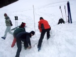 Pr fotek ze ZKLADNHO KURZU SKIALPINISMU, Sobotn praanov nhul si vichni uili dosytosti. Nekuten radost z yovn na nedotench svazch, prost let! Nedln lavinov blok byl dky snhovmu masakru opravdu prvotdn! koda jen toho  - fotografie 102