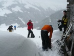 KITZBHL SKIALPARENA, Snhov nez zakonen aurovm poasm a prav alpsk podmnky v kombinaci se skvlou partou. Prost pohoda. - fotografie 32