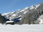 KITZBHL SKIALPARENA, Snhov nez zakonen aurovm poasm a prav alpsk podmnky v kombinaci se skvlou partou. Prost pohoda. - fotografie 56