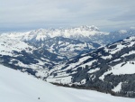 KITZBHL SKIALPARENA, Snhov nez zakonen aurovm poasm a prav alpsk podmnky v kombinaci se skvlou partou. Prost pohoda. - fotografie 107