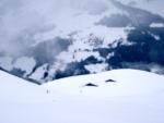 Skialpy v Kitz arn, Jarn akce s mlhou, aurem, oteplenm a i ochlazenm. Vysok lavinov riziko (stupe IV) a disciplinovan parta + vborn lyai. No prost Skialpov nhul. - fotografie 36