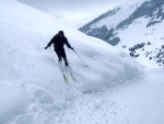 Skialpy v Kitz arn, Jarn akce s mlhou, aurem, oteplenm a i ochlazenm. Vysok lavinov riziko (stupe IV) a disciplinovan parta + vborn lyai. No prost Skialpov nhul. - fotografie 58