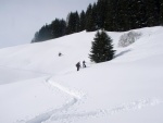 Skialpy v Kitz arn, Jarn akce s mlhou, aurem, oteplenm a i ochlazenm. Vysok lavinov riziko (stupe IV) a disciplinovan parta + vborn lyai. No prost Skialpov nhul. - fotografie 83