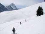 Skialpy v Kitz arn, Jarn akce s mlhou, aurem, oteplenm a i ochlazenm. Vysok lavinov riziko (stupe IV) a disciplinovan parta + vborn lyai. No prost Skialpov nhul. - fotografie 86