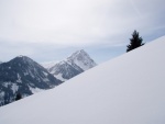 Skialpy v Kitz arn, Jarn akce s mlhou, aurem, oteplenm a i ochlazenm. Vysok lavinov riziko (stupe IV) a disciplinovan parta + vborn lyai. No prost Skialpov nhul. - fotografie 94