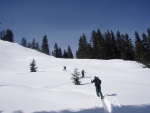 Skialpy v Kitz arn, Jarn akce s mlhou, aurem, oteplenm a i ochlazenm. Vysok lavinov riziko (stupe IV) a disciplinovan parta + vborn lyai. No prost Skialpov nhul. - fotografie 102