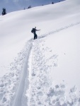 Skialpy v Kitz arn, Jarn akce s mlhou, aurem, oteplenm a i ochlazenm. Vysok lavinov riziko (stupe IV) a disciplinovan parta + vborn lyai. No prost Skialpov nhul. - fotografie 104