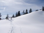 Skialpy v Kitz arn, Jarn akce s mlhou, aurem, oteplenm a i ochlazenm. Vysok lavinov riziko (stupe IV) a disciplinovan parta + vborn lyai. No prost Skialpov nhul. - fotografie 114