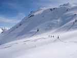 Skialpy v Kitz arn, Jarn akce s mlhou, aurem, oteplenm a i ochlazenm. Vysok lavinov riziko (stupe IV) a disciplinovan parta + vborn lyai. No prost Skialpov nhul. - fotografie 140