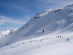 Skialpy v Kitz arn, Jarn akce s mlhou, aurem, oteplenm a i ochlazenm. Vysok lavinov riziko (stupe IV) a disciplinovan parta + vborn lyai. No prost Skialpov nhul. - fotografie 141