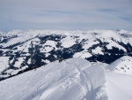 Skialpy v Kitz arn, Jarn akce s mlhou, aurem, oteplenm a i ochlazenm. Vysok lavinov riziko (stupe IV) a disciplinovan parta + vborn lyai. No prost Skialpov nhul. - fotografie 160