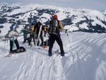 Skialpy v Kitz arn, Jarn akce s mlhou, aurem, oteplenm a i ochlazenm. Vysok lavinov riziko (stupe IV) a disciplinovan parta + vborn lyai. No prost Skialpov nhul. - fotografie 166