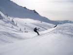 Skialpy v Kitz arn, Jarn akce s mlhou, aurem, oteplenm a i ochlazenm. Vysok lavinov riziko (stupe IV) a disciplinovan parta + vborn lyai. No prost Skialpov nhul. - fotografie 173