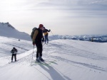 Skialpy v Kitz arn, Jarn akce s mlhou, aurem, oteplenm a i ochlazenm. Vysok lavinov riziko (stupe IV) a disciplinovan parta + vborn lyai. No prost Skialpov nhul. - fotografie 175