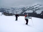 Skialpy v Kitz arn, Jarn akce s mlhou, aurem, oteplenm a i ochlazenm. Vysok lavinov riziko (stupe IV) a disciplinovan parta + vborn lyai. No prost Skialpov nhul. - fotografie 215