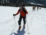 LEHK VYHLDKOV VRCHOLY NZKCH TAUR, Slunce a praan vylkal skialpinsty z jejich jarnch doupat! Lehk a ndhern akce s hudebnm verkem se opravdu povedla. - fotografie 13