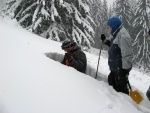 Pr fotek ze Zkladnho kurzu SKIALPINISMU, Konen jsou opt skvl podmnky pro tento ndhern sport: spousty praanu, drobn snen, tmov pohoda, vborn podmnky pro lavinov blok, no prost luxus! A to osobn zlepen u vech pi jzd  - fotografie 48