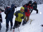 Pr fotek ze Zkladnho kurzu SKIALPINISMU, Konen jsou opt skvl podmnky pro tento ndhern sport: spousty praanu, drobn snen, tmov pohoda, vborn podmnky pro lavinov blok, no prost luxus! A to osobn zlepen u vech pi jzd  - fotografie 81