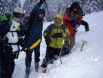 Pr fotek ze Zkladnho kurzu SKIALPINISMU, Konen jsou opt skvl podmnky pro tento ndhern sport: spousty praanu, drobn snen, tmov pohoda, vborn podmnky pro lavinov blok, no prost luxus! A to osobn zlepen u vech pi jzd  - fotografie 82