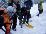 Pr fotek ze Zkladnho kurzu SKIALPINISMU, Konen jsou opt skvl podmnky pro tento ndhern sport: spousty praanu, drobn snen, tmov pohoda, vborn podmnky pro lavinov blok, no prost luxus! A to osobn zlepen u vech pi jzd  - fotografie 92