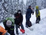 Pr fotek ze Zkladnho kurzu SKIALPINISMU, Konen jsou opt skvl podmnky pro tento ndhern sport: spousty praanu, drobn snen, tmov pohoda, vborn podmnky pro lavinov blok, no prost luxus! A to osobn zlepen u vech pi jzd  - fotografie 93