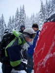 Pr fotek ze Zkladnho kurzu SKIALPINISMU, Konen jsou opt skvl podmnky pro tento ndhern sport: spousty praanu, drobn snen, tmov pohoda, vborn podmnky pro lavinov blok, no prost luxus! A to osobn zlepen u vech pi jzd  - fotografie 97