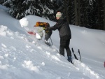 Fotky z poslednho lednovho skialp kurzu, Krakono konen dostal rozum a seslal bohatou praanovou nadlku. V sobotu doslova snhov masakr a v nedli super podmnky pro lavinov blok... - fotografie 97