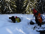 PR FOTEK ZE ZKLADNHO KURZU SKIALPINISMU, Tak takhle m vypadat prav zima. Pardn podmnky v pardn part. Take tu mme zase 9 novch skialpinist.. - fotografie 55