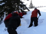 PR FOTEK ZE ZKLADNHO KURZU SKIALPINISMU, Tak takhle m vypadat prav zima. Pardn podmnky v pardn part. Take tu mme zase 9 novch skialpinist.. - fotografie 56