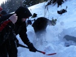 PR FOTEK ZE ZKLADNHO KURZU SKIALPINISMU, Tak takhle m vypadat prav zima. Pardn podmnky v pardn part. Take tu mme zase 9 novch skialpinist.. - fotografie 73