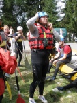 RAFTING NA TATRANSK BEL 2010, Pkn voda, dobr parta, super rafci, prost to nemlo vadu. Richardovi dky za fotky :-) - fotografie 11