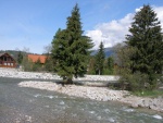 RAFTING NA TATRANSKÉ BELÉ 2010, Pěkná voda, dobrá parta, super rafťáci, prostě to nemělo vadu. Richardovi díky za fotky :-) - fotografie 49